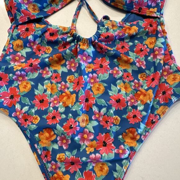 Lulu’s One Piece Swimsuit Size Medium Cove Cutie Blue Floral Print Cutout Sexy - Picture 3 of 7